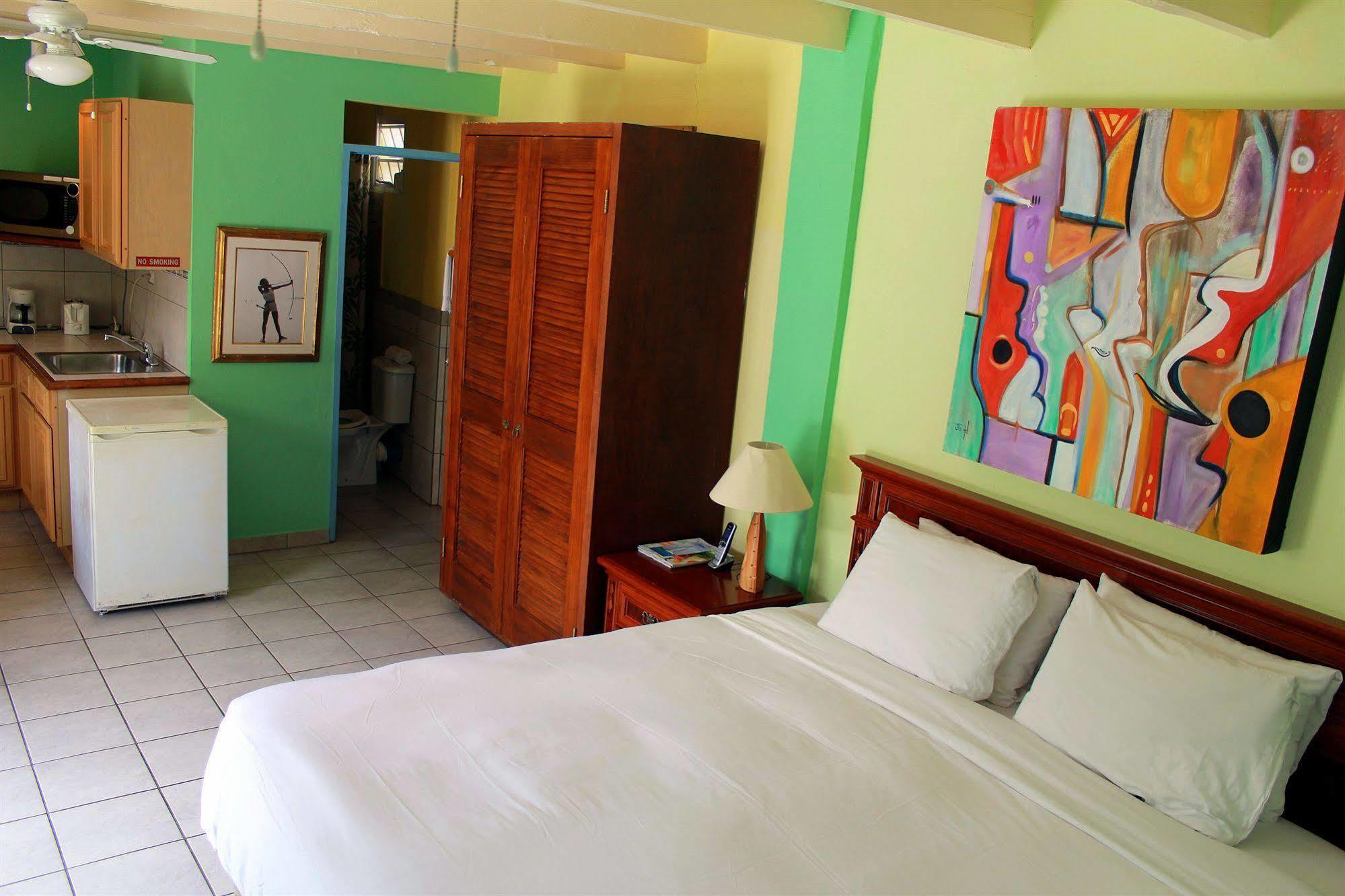 Azure Hotel And Art Studio Simpson Bay Exteriör bild